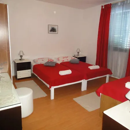 Ana Apartment *